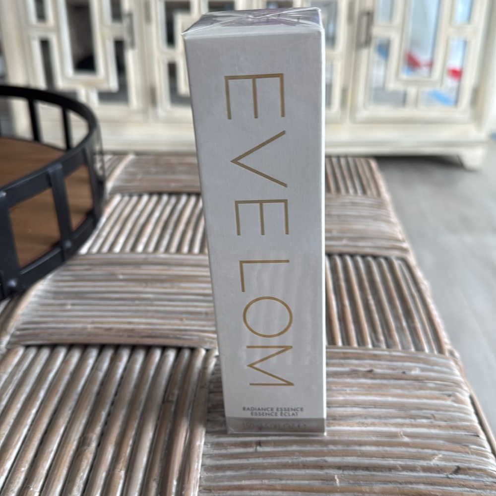 Eve Lom Time Retreat Radiance Essence - White - Picture 7 of 7